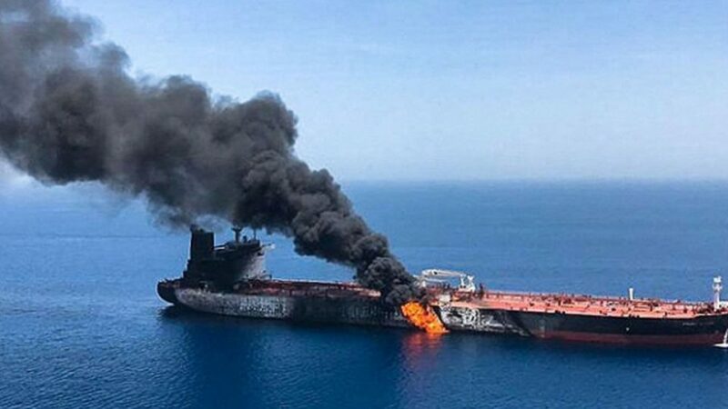 Les Houthis revendiquent des attaques contre un navire en mer Rouge et Haïfa, en Israël
